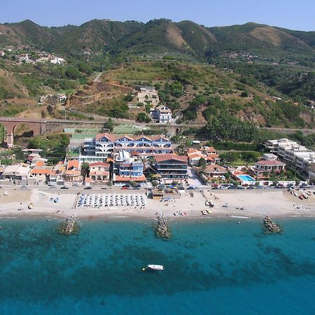Oasi Azzurra Aparthotel Messina Bagian luar foto