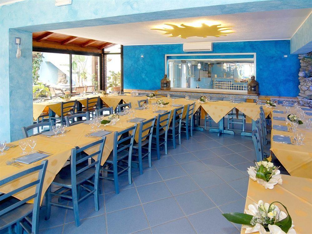 Oasi Azzurra Aparthotel Messina Bagian luar foto