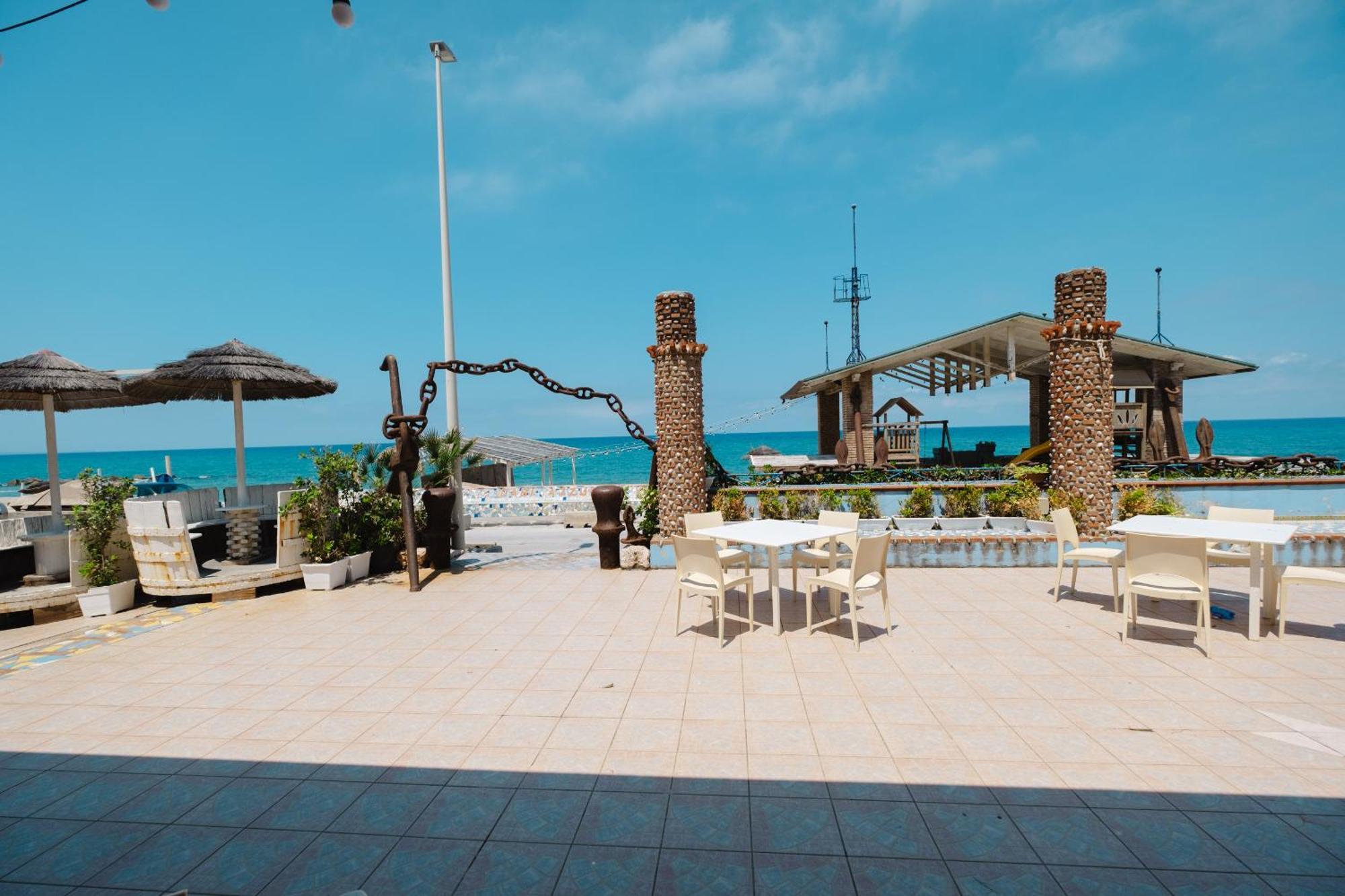 Oasi Azzurra Aparthotel Messina Bagian luar foto