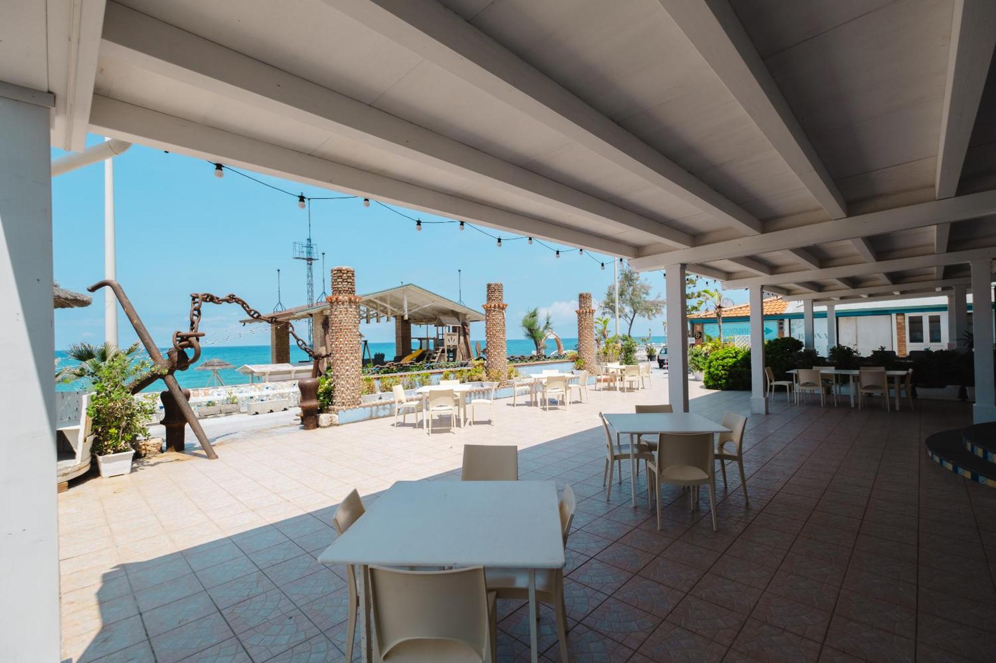 Oasi Azzurra Aparthotel Messina Bagian luar foto