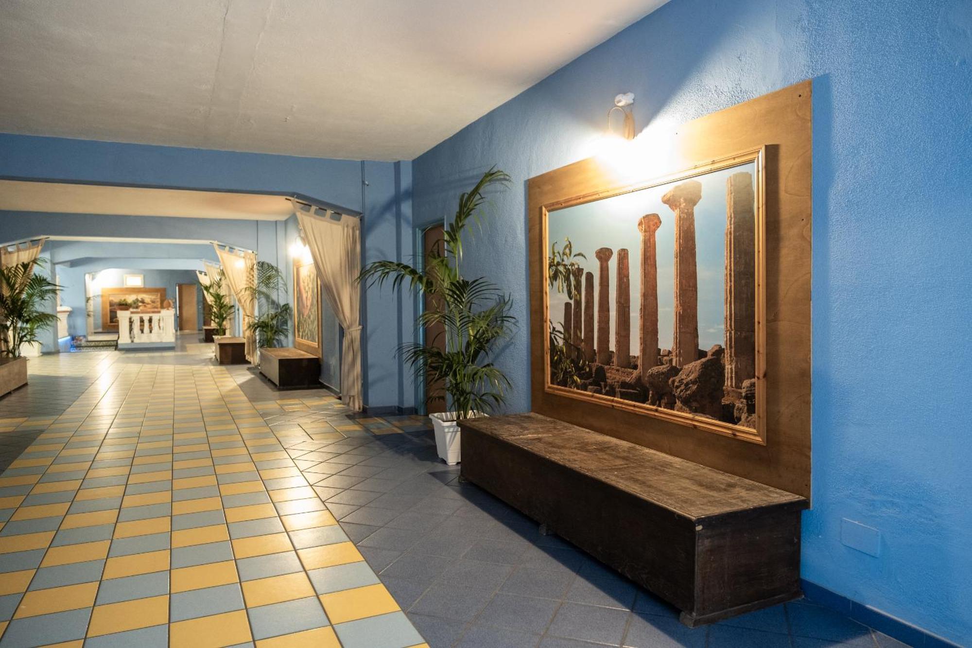 Oasi Azzurra Aparthotel Messina Bagian luar foto