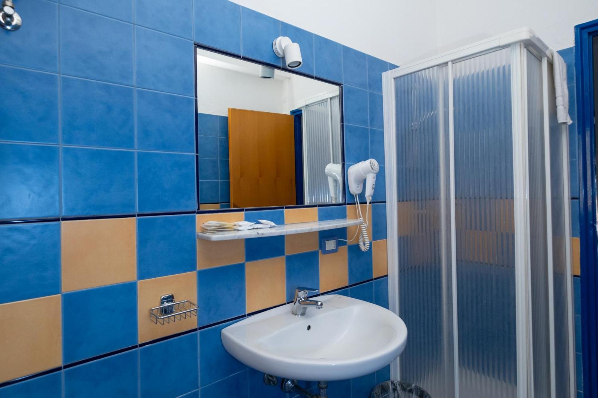 Oasi Azzurra Aparthotel Messina Bagian luar foto