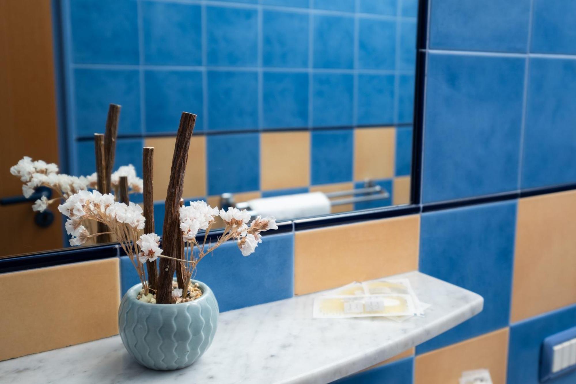 Oasi Azzurra Aparthotel Messina Bagian luar foto
