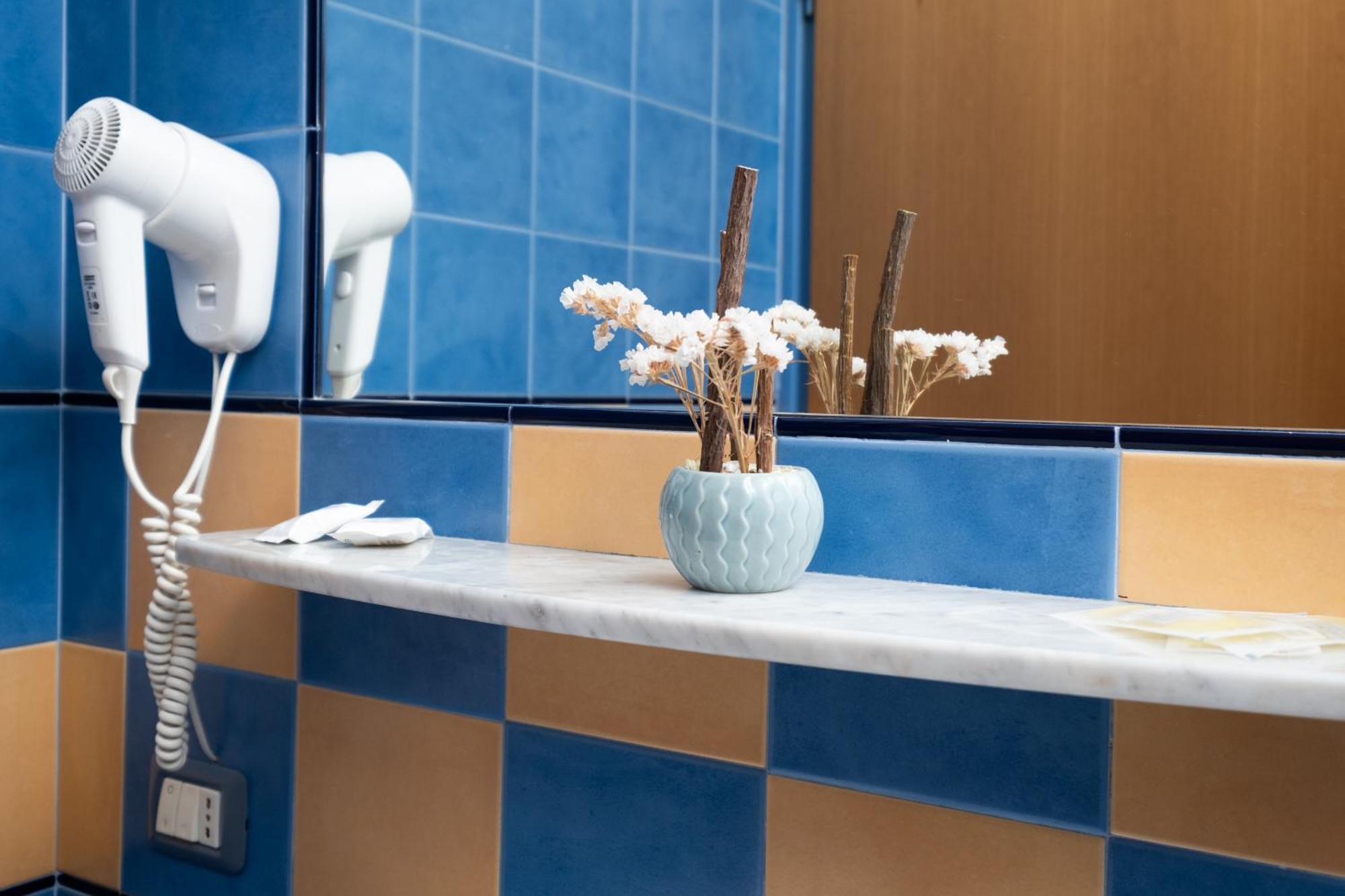 Oasi Azzurra Aparthotel Messina Bagian luar foto
