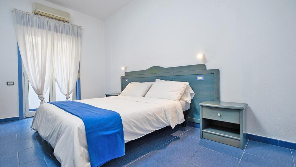 Oasi Azzurra Aparthotel Messina Bagian luar foto