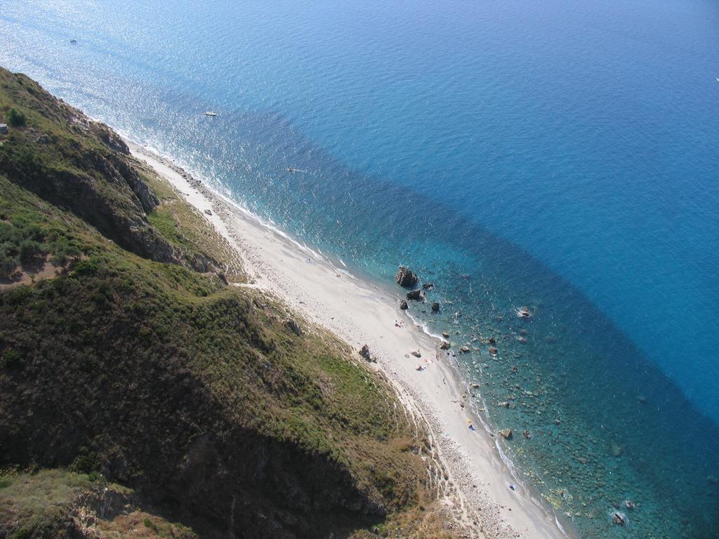 Oasi Azzurra Aparthotel Messina Bagian luar foto