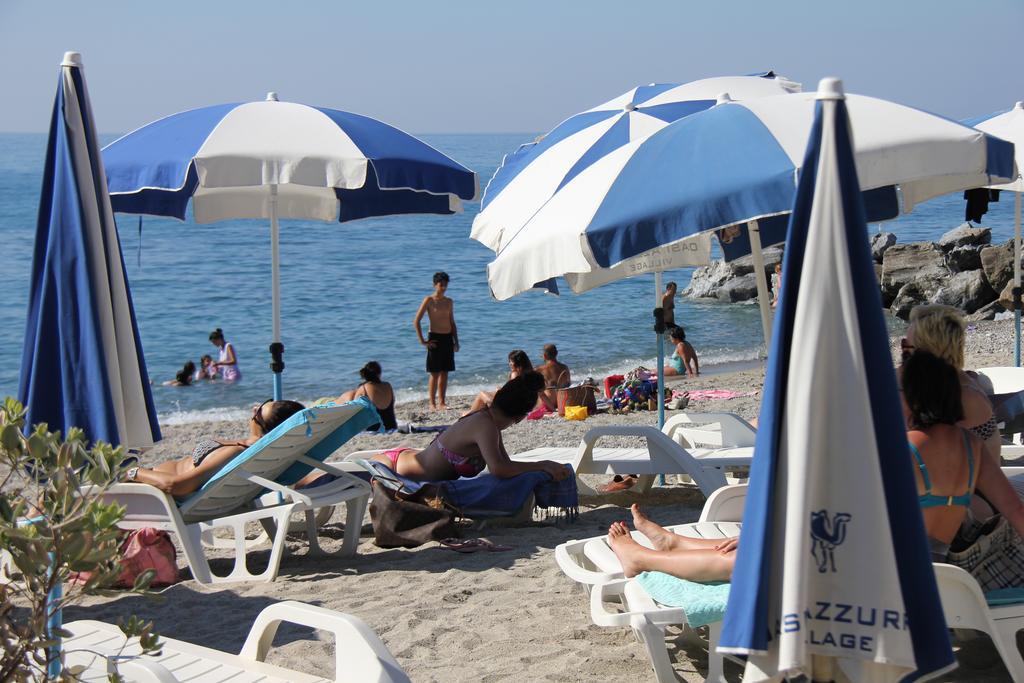 Oasi Azzurra Aparthotel Messina Bagian luar foto