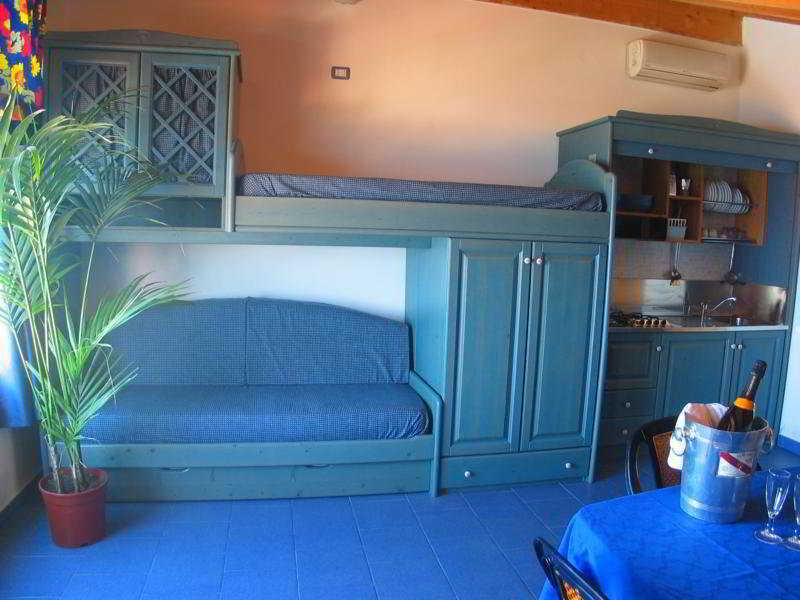 Oasi Azzurra Aparthotel Messina Bagian luar foto